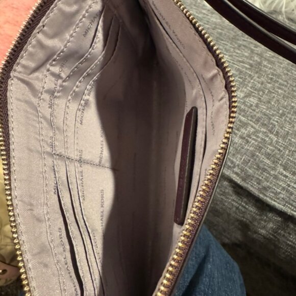 Michael Kors Clutch Wallet Wristlet Saffiano Leather Gold Zip Burgundy NWOT - Picture 4 of 5